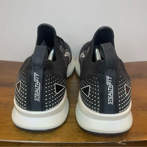 Brooks | Levitate 5 Running Shoes - Black ; Womens 10 - Picture 5 of 8